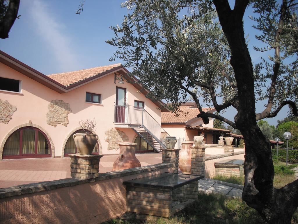 Azienda Vitivinicola Sergio Del Casale วาสโต ภายนอก รูปภาพ